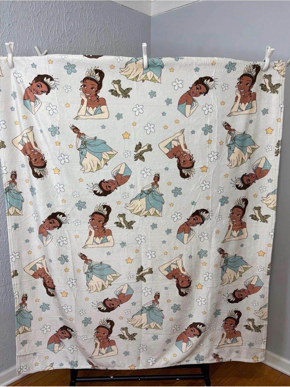 Kids Princess Character Throw Blanket in Cream and Teal